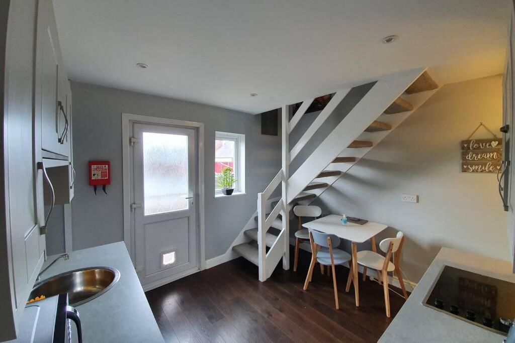 Cosy, Quirky, Comfy 'N' Chic House- Apartamento Swindon Exterior foto