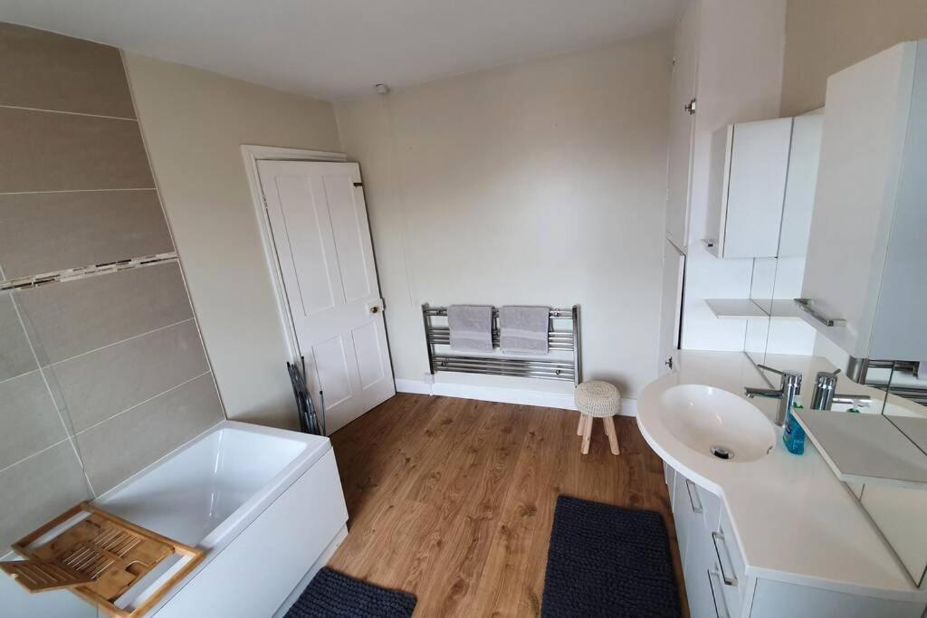 Cosy, Quirky, Comfy 'N' Chic House- Apartamento Swindon Exterior foto